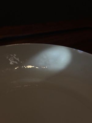 Assiette en porcelaine de Chine en blanc monochrome à décor de dragon incisé, 18ème — photo 10