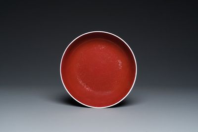 Assiette en porcelaine de Chine en rouge de cuivre monochrome, marque et époque de Guangxu