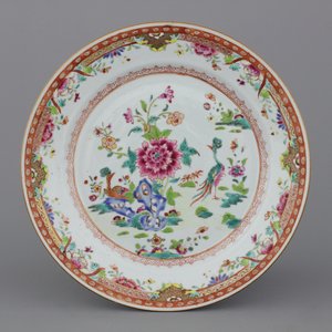 Assiette en porcelaine de Chine, famille rose, 18e — photo 1