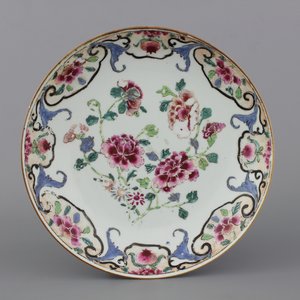 Assiette en porcelaine de Chine, famille rose, 18e — photo 1