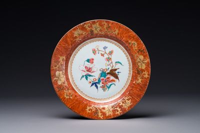 Assiette en porcelaine de Chine famille rose à bordure faux-bois, Yongzheng/Qianlong