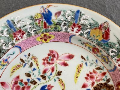 Assiette en porcelaine de Chine famille rose à décor de canards mandarins et d'immortels, Yongzheng — photo 3