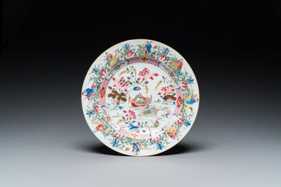 Assiette en porcelaine de Chine famille rose à décor de canards mandarins et d'immortels, Yongzheng