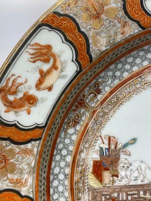 Assiette en porcelaine de Chine famille rose à décor de musiciens jouant de la batterie, Yongzheng — photo 8