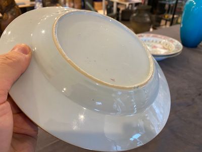 Assiette en porcelaine de Chine famille rose à décor d'une scène du 'Xi Xiang Ji' avec Zhang Junrui qui part au capital, Yongzheng — photo 5
