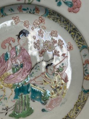 Assiette en porcelaine de Chine famille rose à décor 'Magu', Yongzheng — photo 3