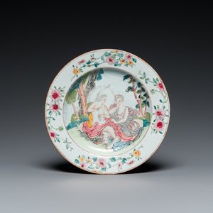 Assiette en porcelaine de Chine famille rose à décor mythologique d'Apollon et Daphné, Yongzheng — photo 1