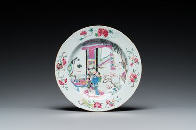 Assiette en porcelaine de Chine famille rose à décor 'Xi Xiang Ji', Yongzheng