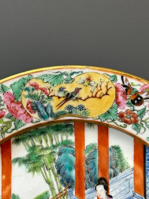 Assiette en porcelaine de Chine famille rose de Canton à décor narratif, 19ème — photo 4