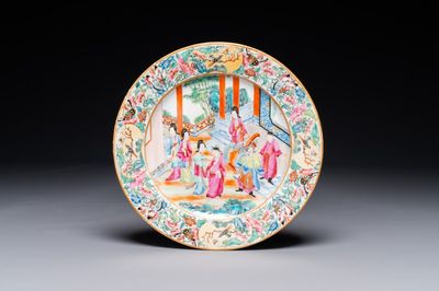 Assiette en porcelaine de Chine famille rose de Canton à décor narratif, 19ème