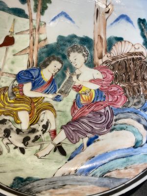 Assiette en porcelaine de Chine famille rose de la Compagnie des Indes à sujet mythologique, Yongzheng/Qianlong — photo 2