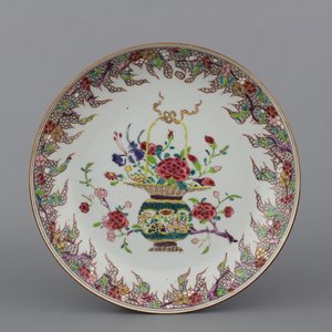 Assiette en porcelaine de Chine, famille rose, Yongzhen, 18e — photo 1