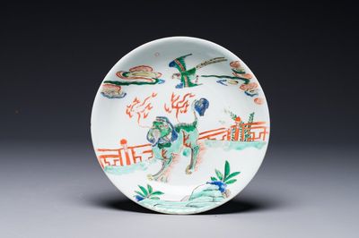 Assiette en porcelaine de Chine famille verte à décor de qilin et faucon, marque de feuille d'artemisia, Kangxi