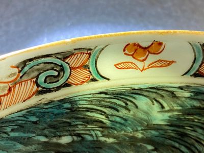 Assiette en porcelaine de Chine surdécorée aux Pays-Bas à décor d'un navire marchand, Kangxi — photo 5
