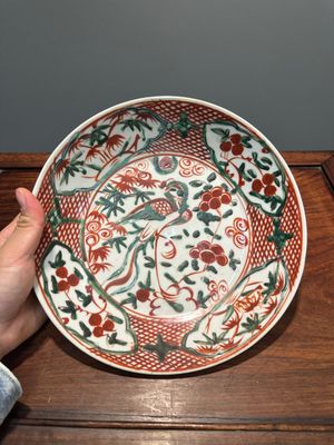 Assiette en porcelaine de Chine wucai dite 'de Swatow' à décor de phénix, Ming — photo 1