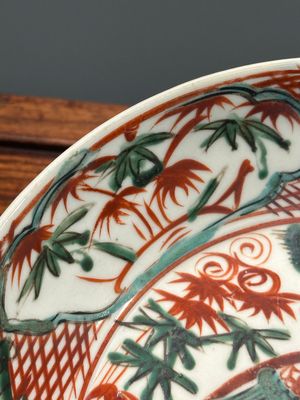 Assiette en porcelaine de Chine wucai dite 'de Swatow' à décor de phénix, Ming — photo 3