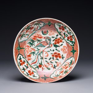 Assiette en porcelaine de Chine wucai dite 'de Swatow' à décor de phénix, Ming — photo 1