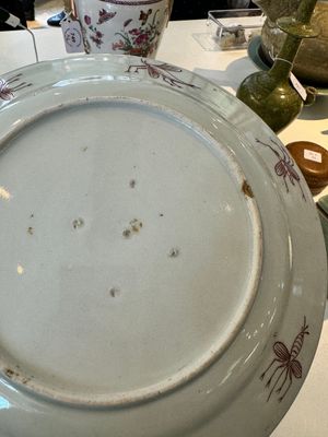 Assiette en porcelaine Imari du Japon à décor des 'Dames au parasol' d'après Cornelis Pronk, Edo, 18ème — photo 8