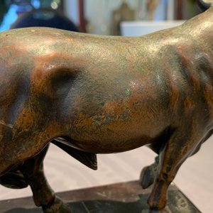 Attr. à Barthélémy Prieur (France, circa 1536-1611): un modèle d'un taureau en bronze avec traces de laque rouge — photo 12