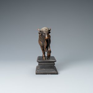 Attributed to Barthélémy Prieur (France, circa 1536-1611): a bronze model of a bull with traces of red lacquer — photo 5