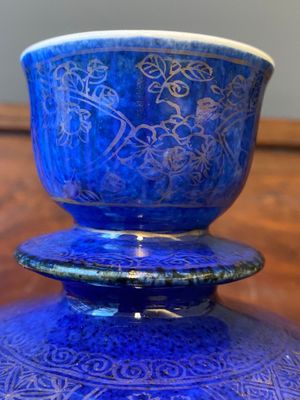 Base de narguilé en porcelaine de Chine en bleu poudré à décor doré de rinceaux de lotus, Kangxi — photo 10