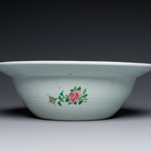 Bassin en porcelaine de Chine famille rose de Canton à décor de 'Qi Lin Song Zi 麒麟送子', 19ème — photo 4