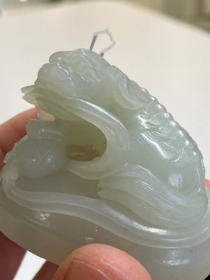 Beau vase couvert aux lions bouddhistes en jade blanc, Chine, Qing — photo 11