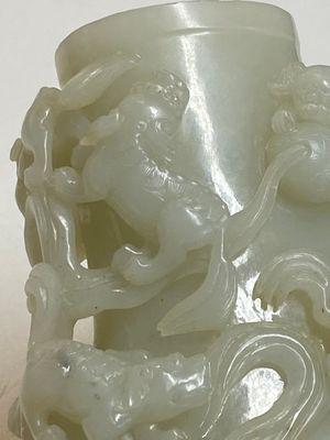 Beau vase couvert aux lions bouddhistes en jade blanc, Chine, Qing — photo 15