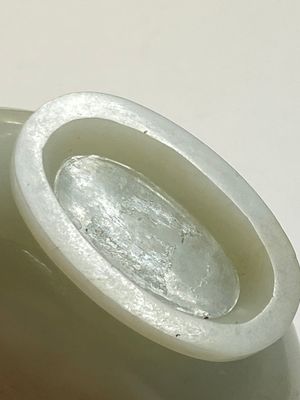 Beau vase couvert aux lions bouddhistes en jade blanc, Chine, Qing — photo 18
