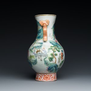Beau vase de forme 'hu' en porcelaine de Chine famille rose aux anses en forme de ruyi, 19ème — photo 4