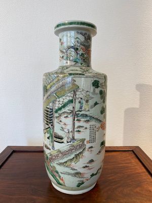 Beau vase de forme rouleau en porcelaine de Chine famille verte à décor de la production de riz, 19ème — photo 3