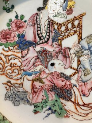 Belle assiette en porcelaine de Chine coquille d'oeuf au dos en rouge de rubis, Yongzheng — photo 4