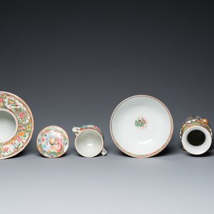 Belle collection de douze pièces en porcelaine de Chine famille rose de Canton, 19ème — photo 12