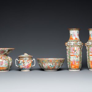 Belle collection de douze pièces en porcelaine de Chine famille rose de Canton, 19ème — photo 9