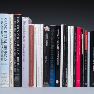 Belle collection d'ouvrages de référence et de catalogues de marchands sur les bronzes chinois — photo 2