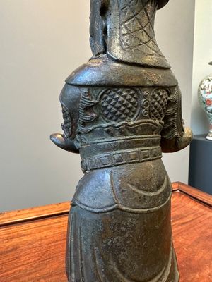 Belle figure de Zhou Cang 周倉 en bronze doré, Chine, Ming — photo 7