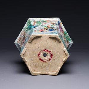 Belle jardinière de forme hexagonale en porcelaine de Chine famille rose de Canton, 19ème — photo 9