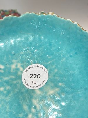 Belle paire de bols couverts sur présentoirs en porcelaine de Chine famille rose, Qianlong — photo 15