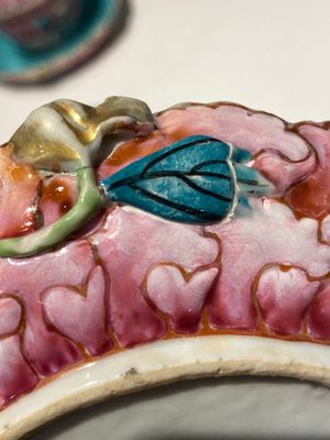 Belle paire de bols couverts sur présentoirs en porcelaine de Chine famille rose, Qianlong — photo 20