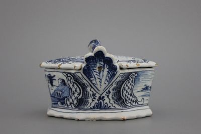 Beurrier en faïence de Delft, bleu et blanc, décoré de paysages, 18e