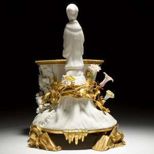 Blanc de Chine, Meissen en Saint-Cloud porselein met vergulde bronsmontuur gesigneerd Ateliers Bointaburet à Paris, 19e eeuw — foto 4