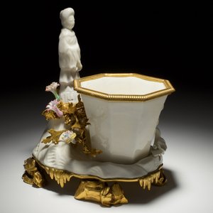 Blanc de Chine, Meissen en Saint-Cloud porselein met vergulde bronsmontuur gesigneerd Ateliers Bointaburet à Paris, 19e eeuw — foto 5