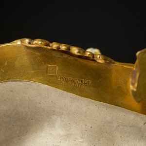 Blanc de Chine, Meissen en Saint-Cloud porselein met vergulde bronsmontuur gesigneerd Ateliers Bointaburet à Paris, 19e eeuw — foto 8