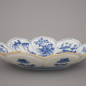 Blauw en wit lotusvormig bord in Chinees porselein, Kangxi, ca 1700 — foto 6