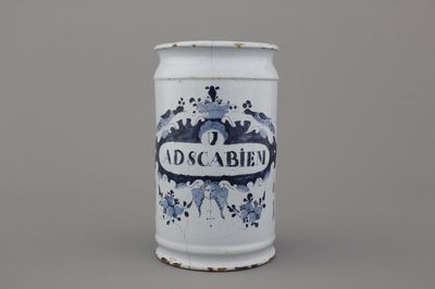 Blauw en witte Delftse apothekerspot, 18e eeuw