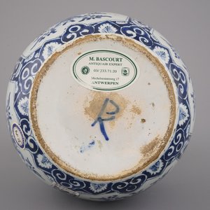 Blauw en witte Delftse kalebas vaas, ca 1700 — foto 2