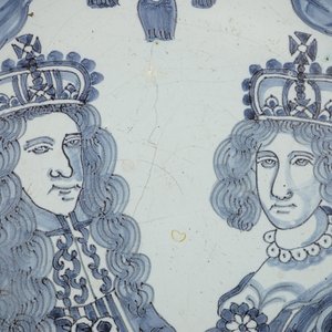 Blauw en witte Delftse schotel met dubbel koninklijk portret, laat 17e eeuw — foto 4
