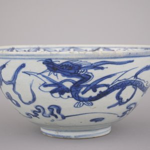 Blauw en witte drakenkom in Chinees porselein, Ming-dynastie — foto 2