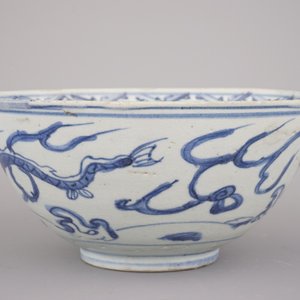 Blauw en witte drakenkom in Chinees porselein, Ming-dynastie — foto 3