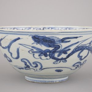 Blauw en witte drakenkom in Chinees porselein, Ming-dynastie — foto 4